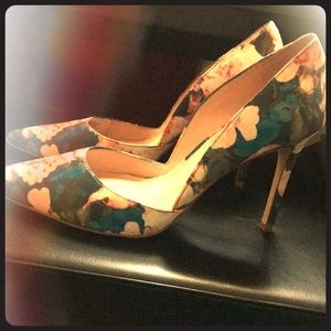 Beautiful flower pair of shoes!